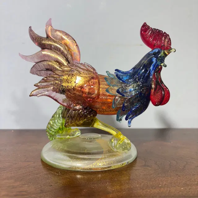 Gallo scultura di Vetro Murano Barovier e Toso anni 50 meravigliosa dai colori cangianti .